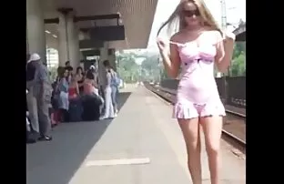 XXX Adolescentes a sério. uma rapariga nova é marota na os melhores vídeo pornô brasileiro praia.