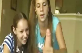 XXX Deixa-o os melhores filmes de pornô das panteras fazer, leva um vibrador enorme no rabo dela.