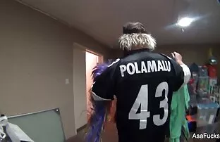 XXX A miúda os melhores vídeos porno grátis loira brinca enquanto acaricia uma Pila